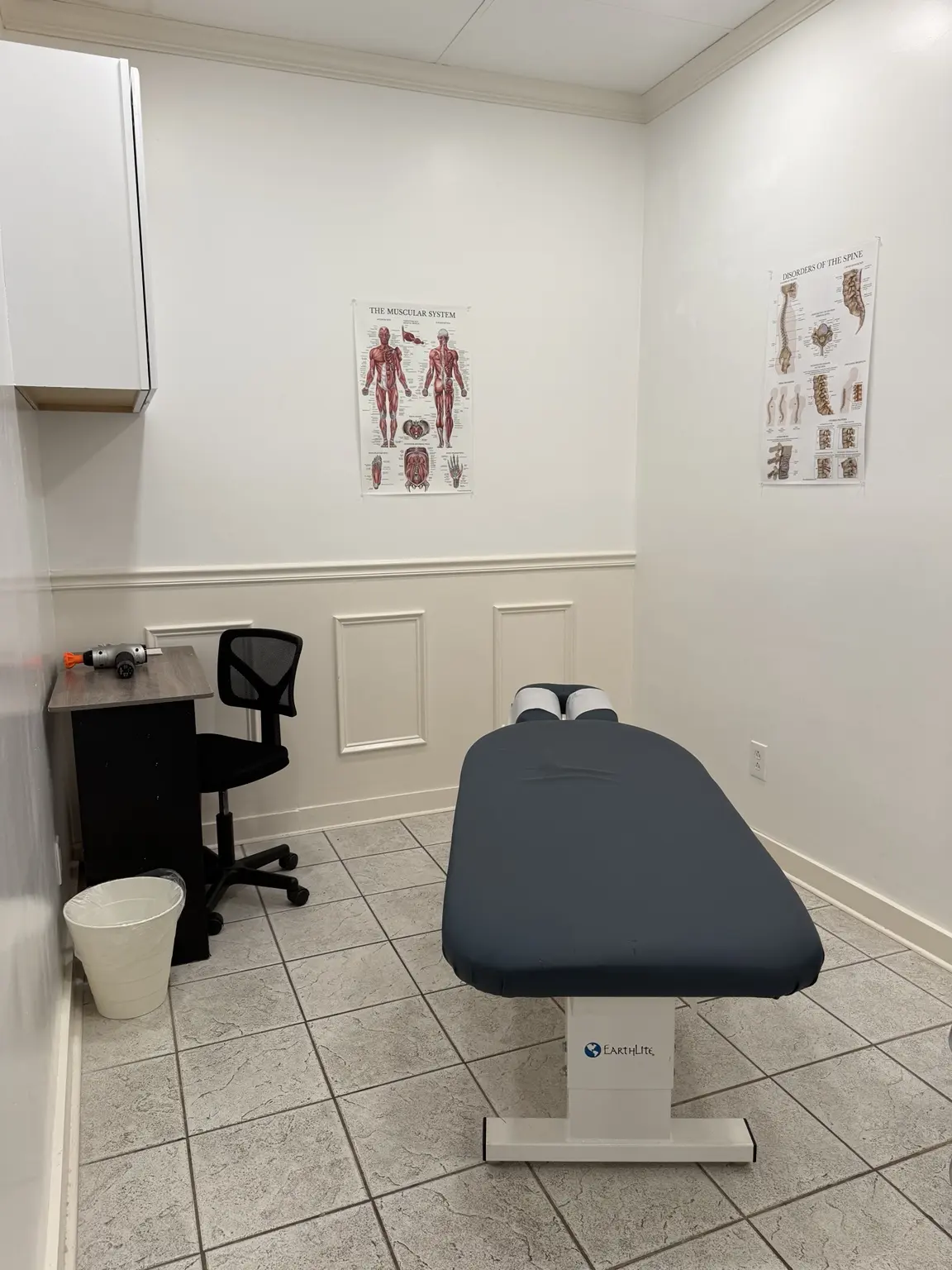 Private chiropractic treatment room